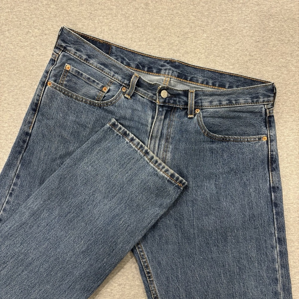 Levi's 505 Jeans Men's Size 36x32 (Fits 38) Blue Medium Wash Denim Straight Leg